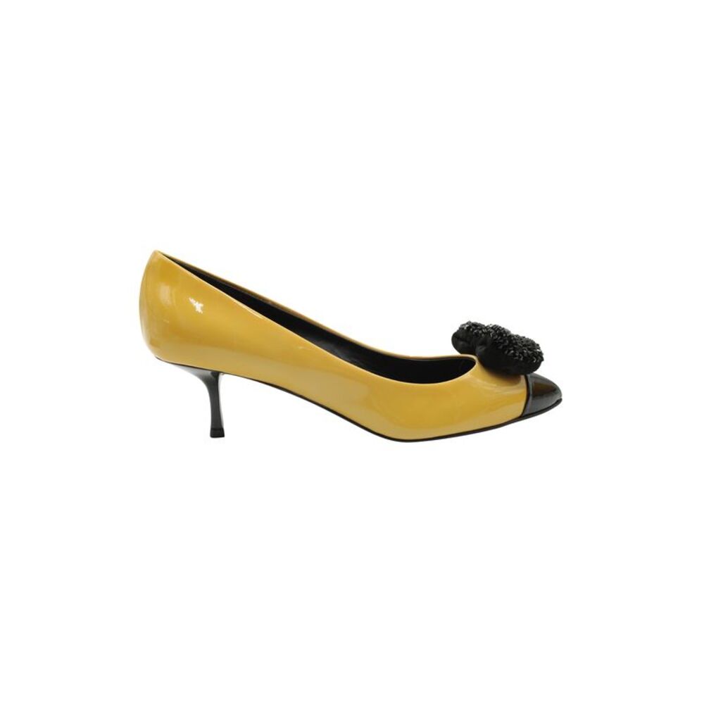 Giuseppe Zanotti Embellished Bow Pumps in Yellow Patent Leather